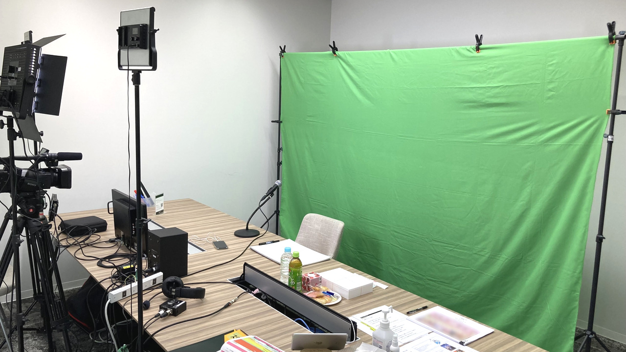 現場レポート：スタジオと控室を繋いだクロマキー合成 - 撮影／配信スタジオ「PLAY STUDIO」