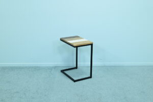 テーブル（縞小） - 配信スタジオ「PLAY STUDIO」